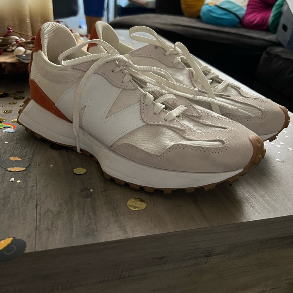 Women’s Size 10 New Balance 327